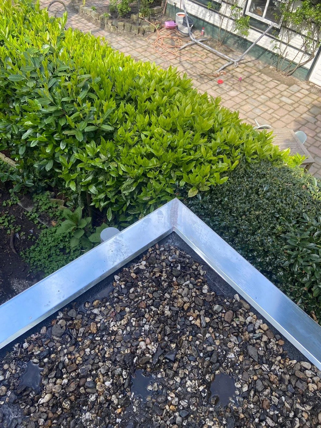Zinken dakrand op grinddak